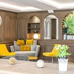 アパートホテル Les Jardins De St Cloud 4*