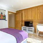아파트호텔 Les Jardins De St Cloud 4*