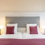 アパートホテル Les Jardins De St Cloud 4*