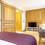 アパートホテル Les Jardins De St Cloud 4*