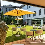 アパートホテル Les Jardins De St Cloud 4*