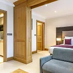 アパートホテル Les Jardins De St Cloud 4*