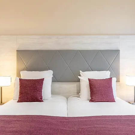 Aparthotel Les Jardins De St Cloud 4*