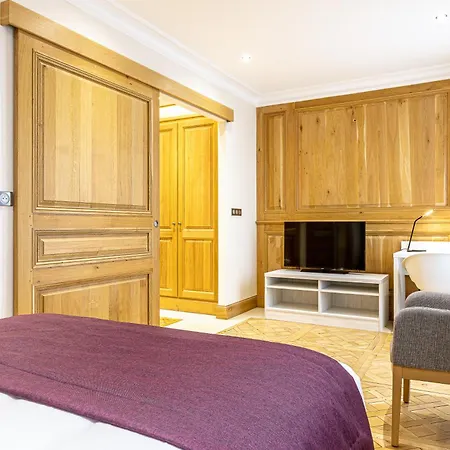 Apart Otel Les Jardins De St Cloud 4*