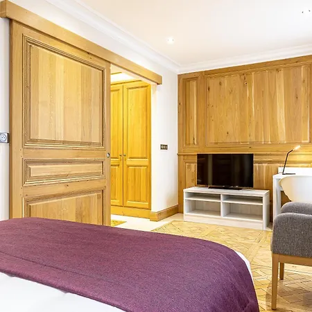 Apartmanhotel Les Jardins De St Cloud 3*