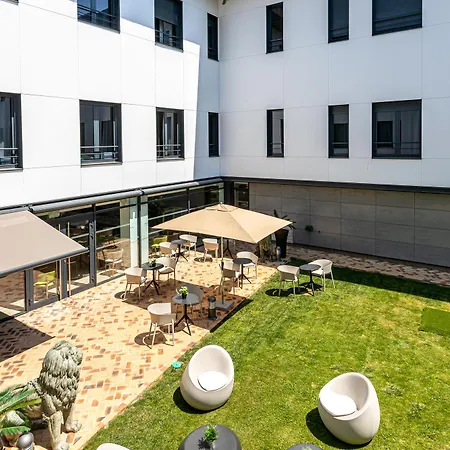 Les Jardins De St Cloud