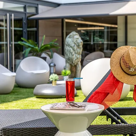 Aparthotel Les Jardins De St Cloud