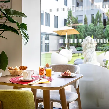Les Jardins De St Cloud Apartmanhotel