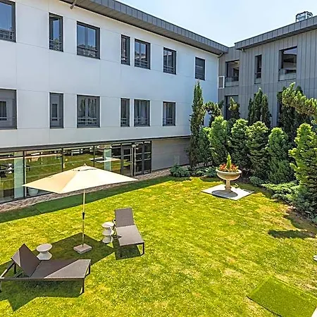 מלון דירות Les Jardins De St Cloud 4*