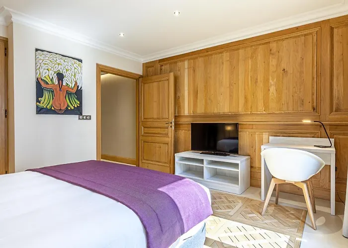 Апарт-отель Les Jardins De St Cloud 4*
