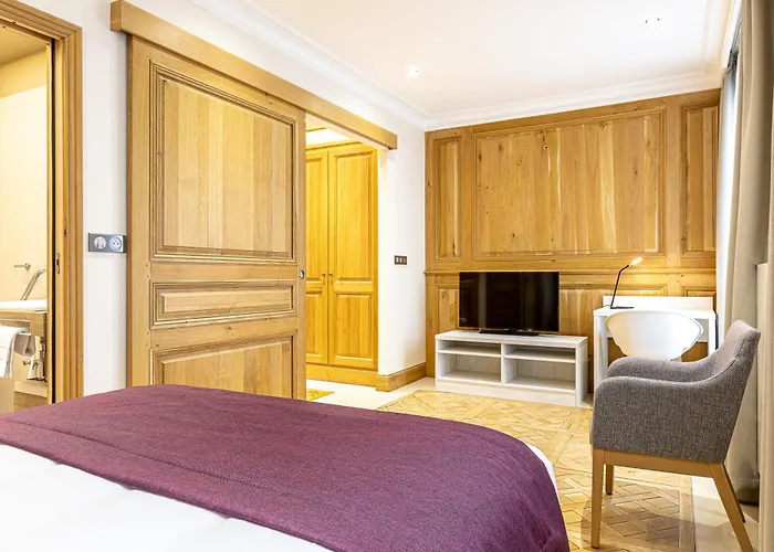 아파트호텔 Les Jardins De St Cloud 4*