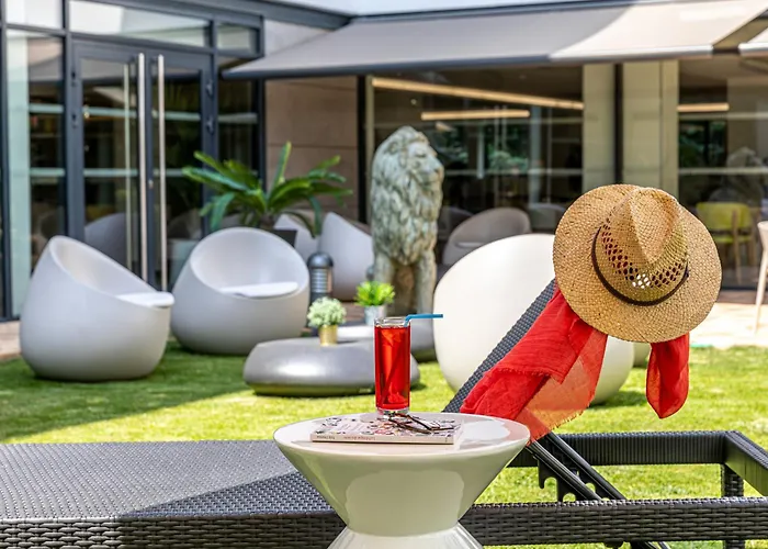 Aparthotel Les Jardins De St Cloud